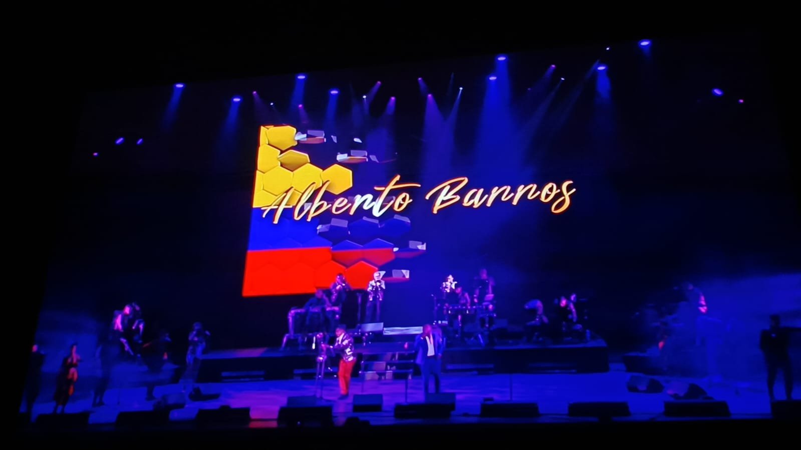 Alberto Barros Arma Tremenda Fiesta En El Auditorio Nacional MNI NOTICIAS