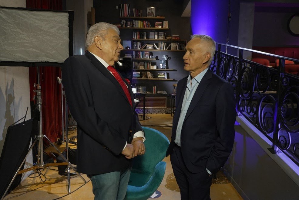 Don Francisco Sits Down for a Revealing Interview with Ramos on