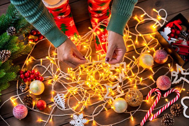 Coloca Tus Luces De Navidad De Manera Segura Con Estos Consejos - MNI ...